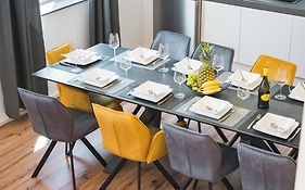 Goldenhome - Comfy&Big - Footballtable - Barbecueterrace - Naehe Autobahn, Therme, Stadion